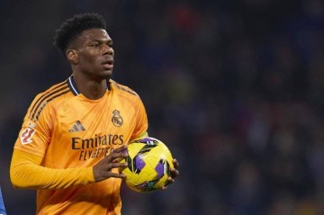 为卡塞米罗寻找替代者:曼联8000万镑报价楚阿-梅尼,能成功吗?